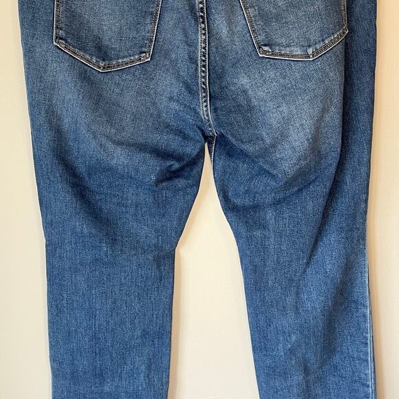 Old Navy Medium Wash High Rise Power Slim Distressed Straight Jean Size 14 - Picture 8 of 11